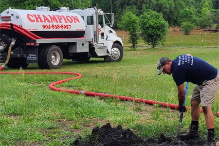 Septic tank pumping cleaning